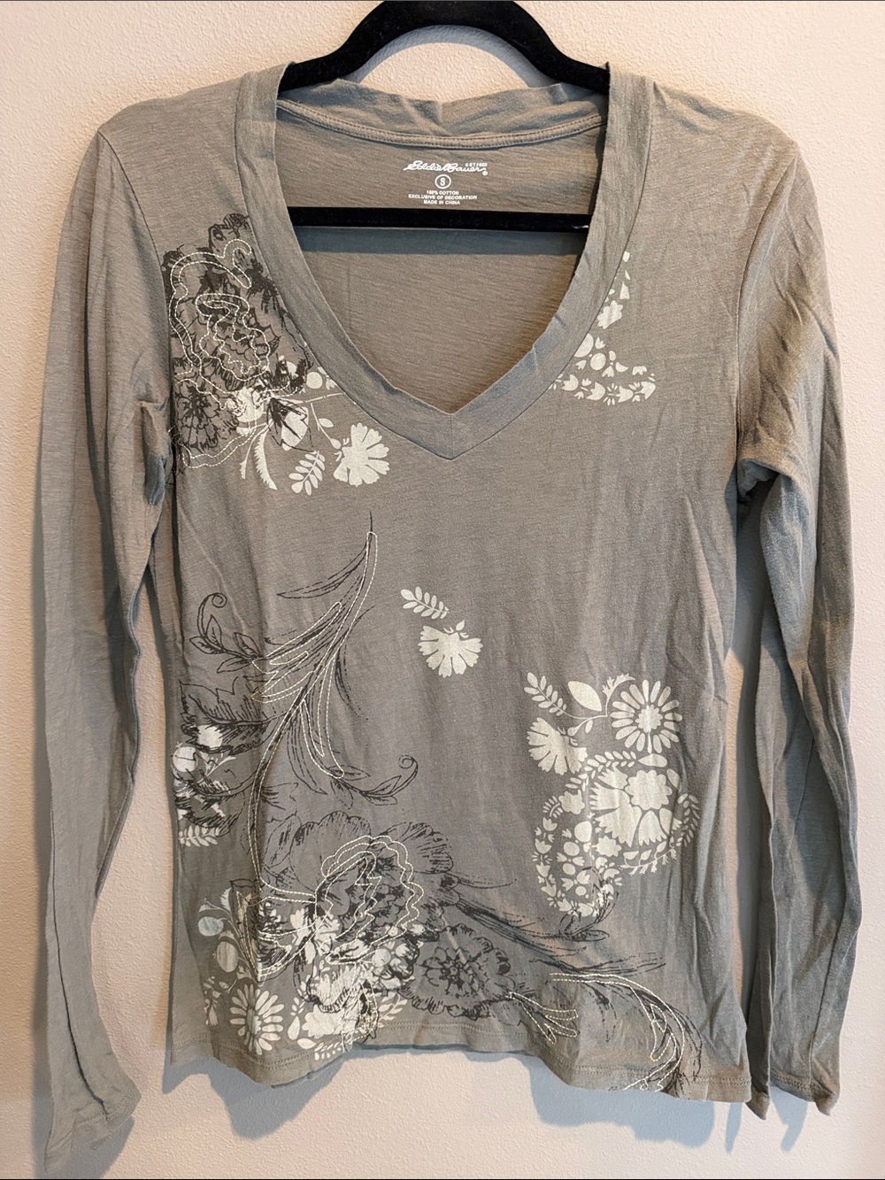 Eddie Bauer Sage Green V-Neck Floral Embroidered Long Sleeve Top